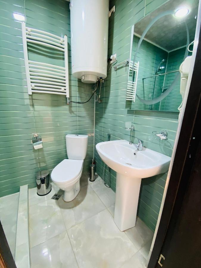 Guesthouse Alpenrose Mestia Eksteriør bilde