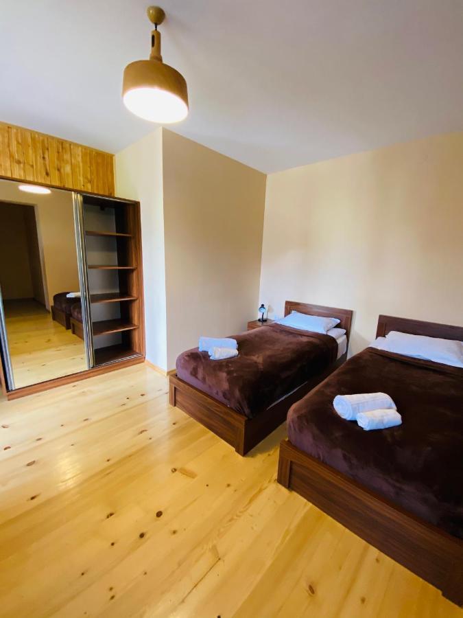 Guesthouse Alpenrose Mestia Eksteriør bilde