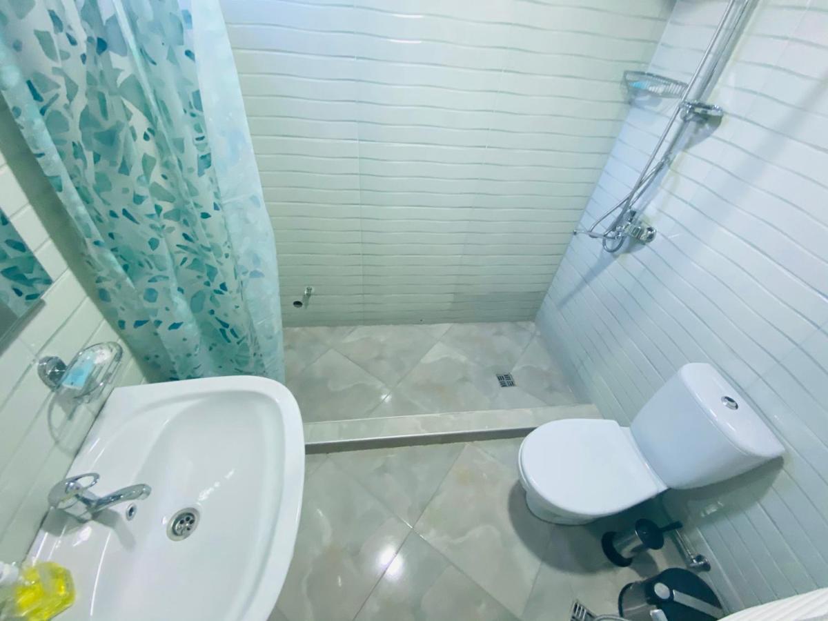 Guesthouse Alpenrose Mestia Eksteriør bilde