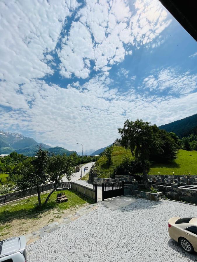 Guesthouse Alpenrose Mestia Eksteriør bilde