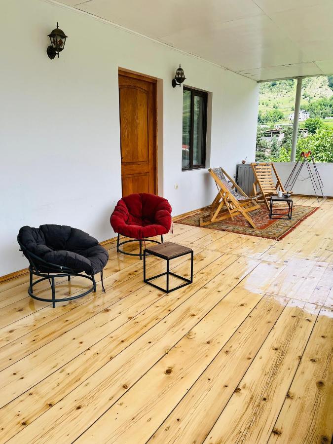 Guesthouse Alpenrose Mestia Eksteriør bilde