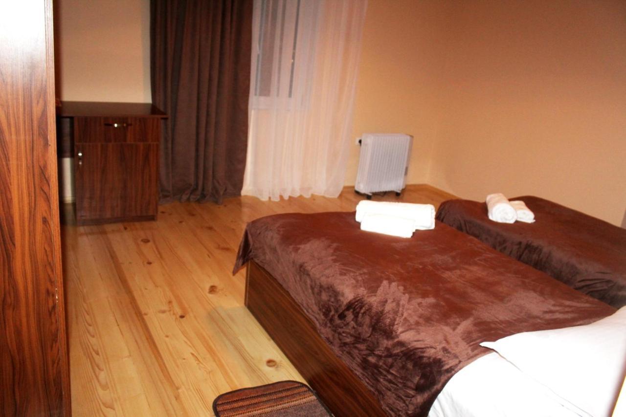 Guesthouse Alpenrose Mestia Eksteriør bilde