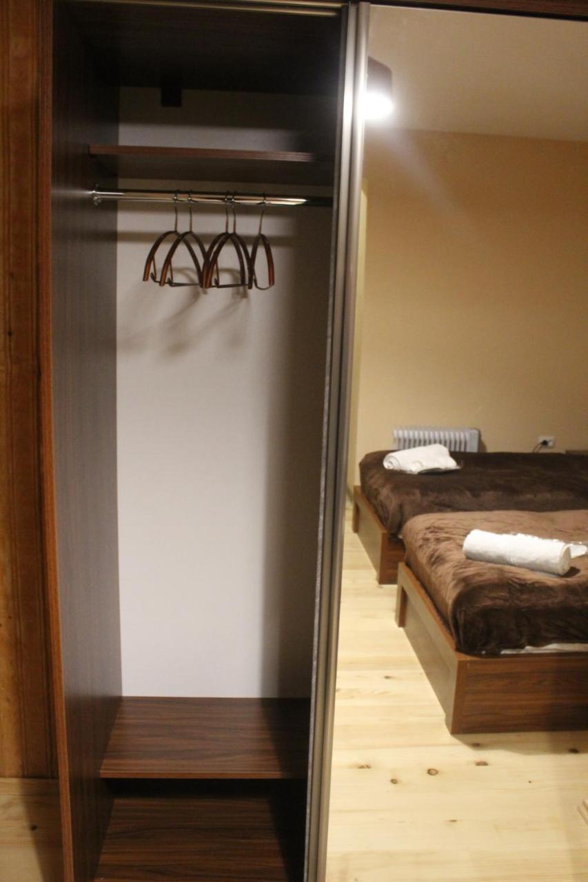 Guesthouse Alpenrose Mestia Eksteriør bilde