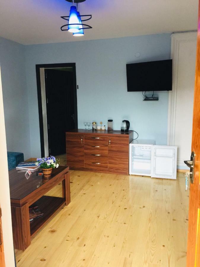 Guesthouse Alpenrose Mestia Eksteriør bilde