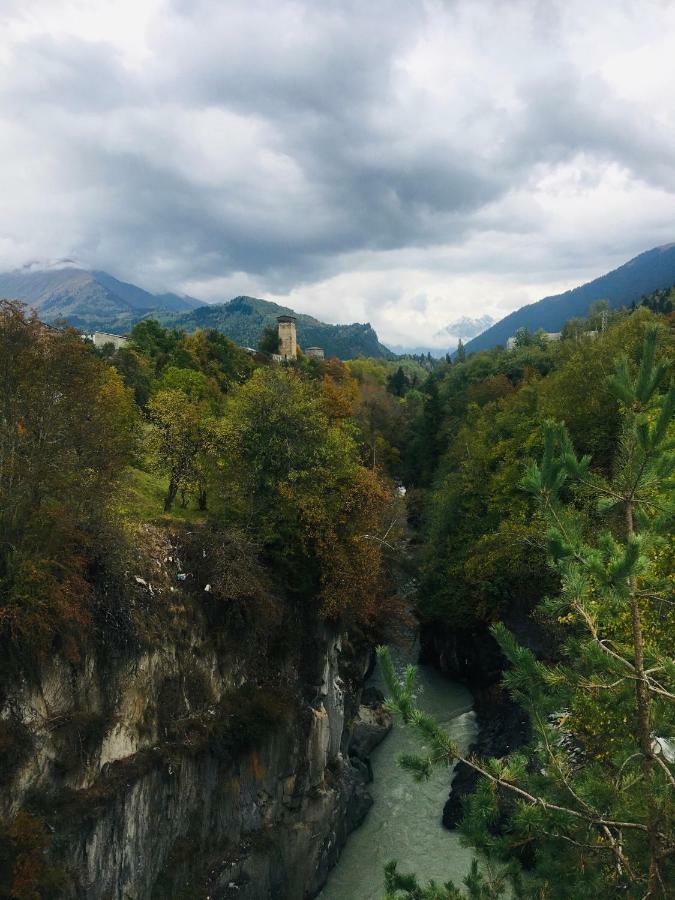 Guesthouse Alpenrose Mestia Eksteriør bilde