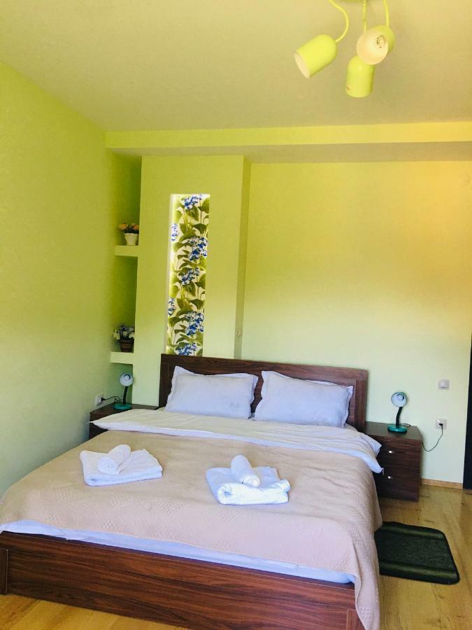 Guesthouse Alpenrose Mestia Eksteriør bilde