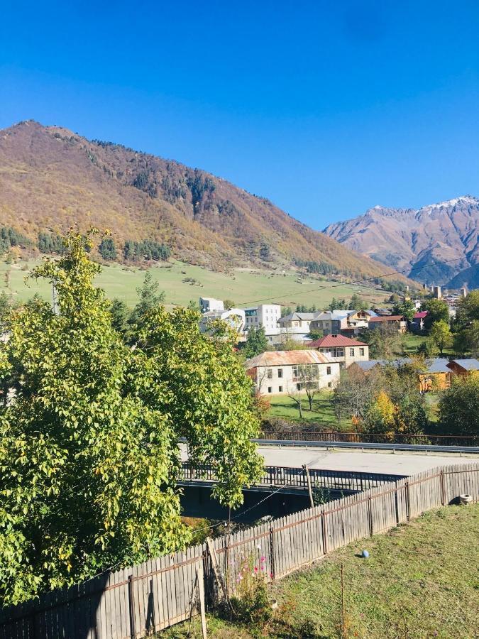 Guesthouse Alpenrose Mestia Eksteriør bilde