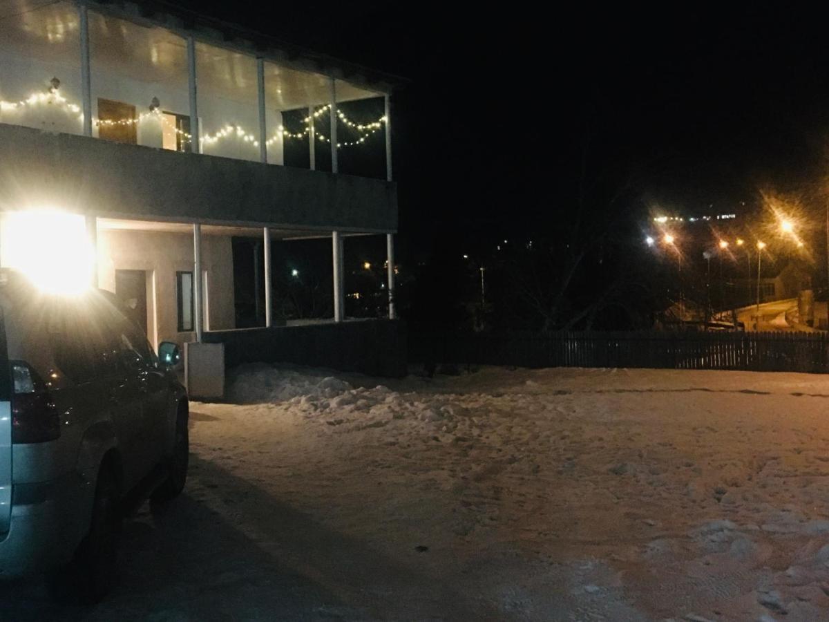 Guesthouse Alpenrose Mestia Eksteriør bilde